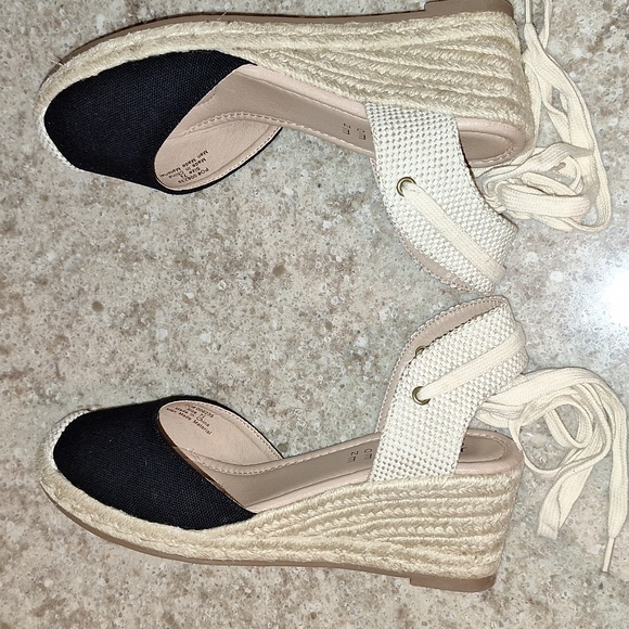 Journey Collection espadrille wedge sandals - Picture 6 of 10
